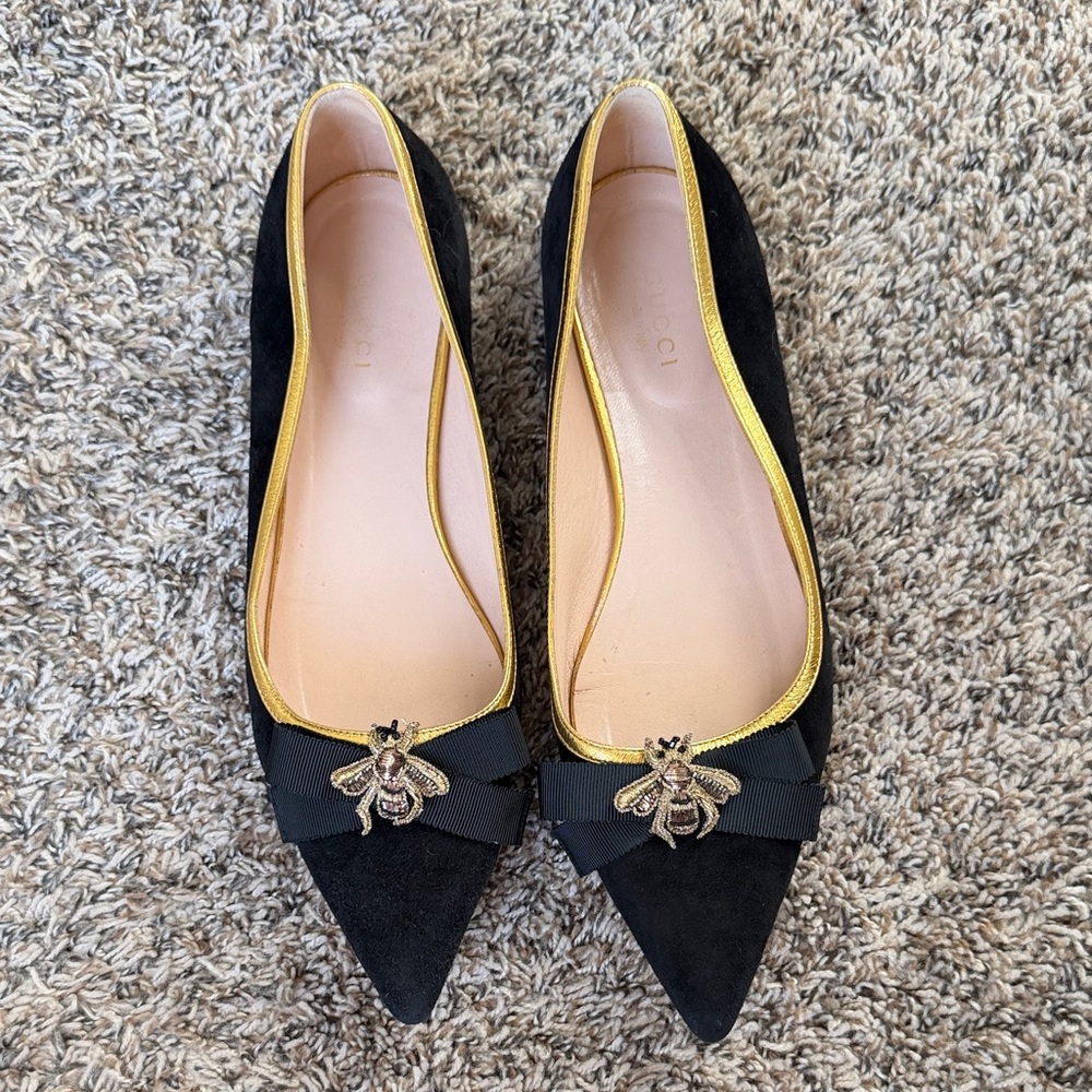 Gucci Women's Bee Bow Flat Pointed Toe Pumps in Black Size 37